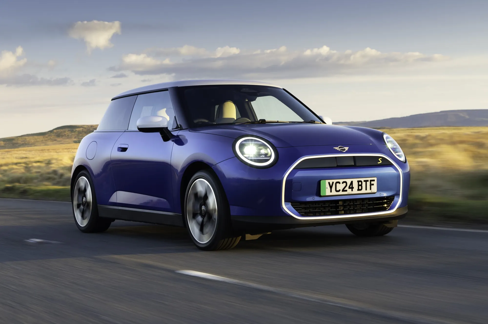 MINI Cooper SE - Specifications and Booking in Pakistan